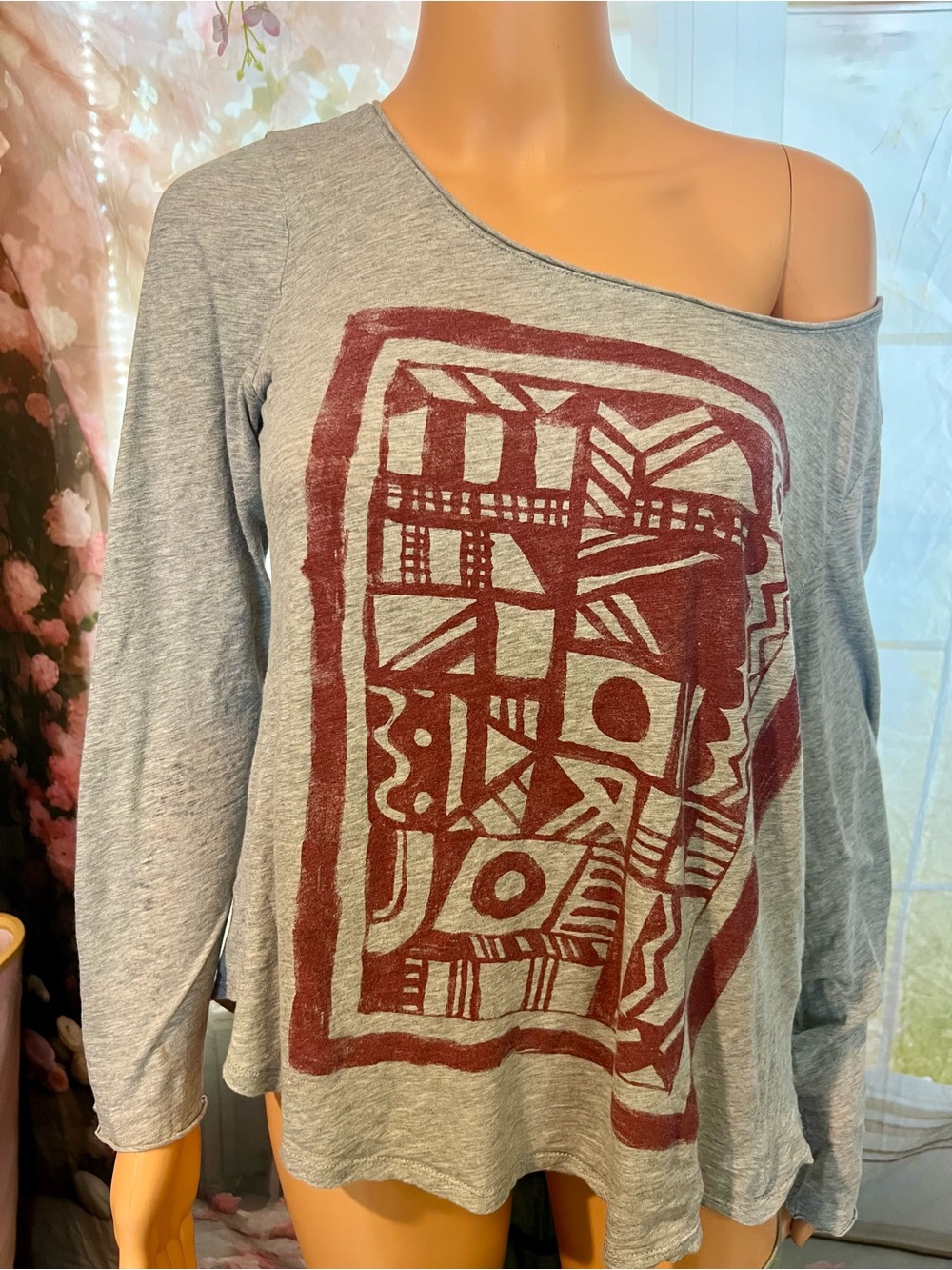 Lucky Brand Gray Off-Shoulder Long-Sleeve Top with Burgundy Graphic